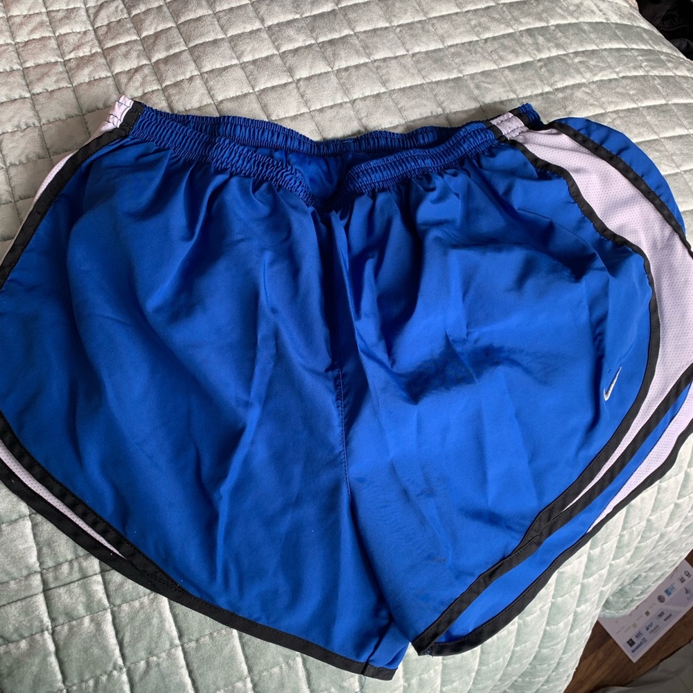 Women’s XL Nike Tempo shorts
